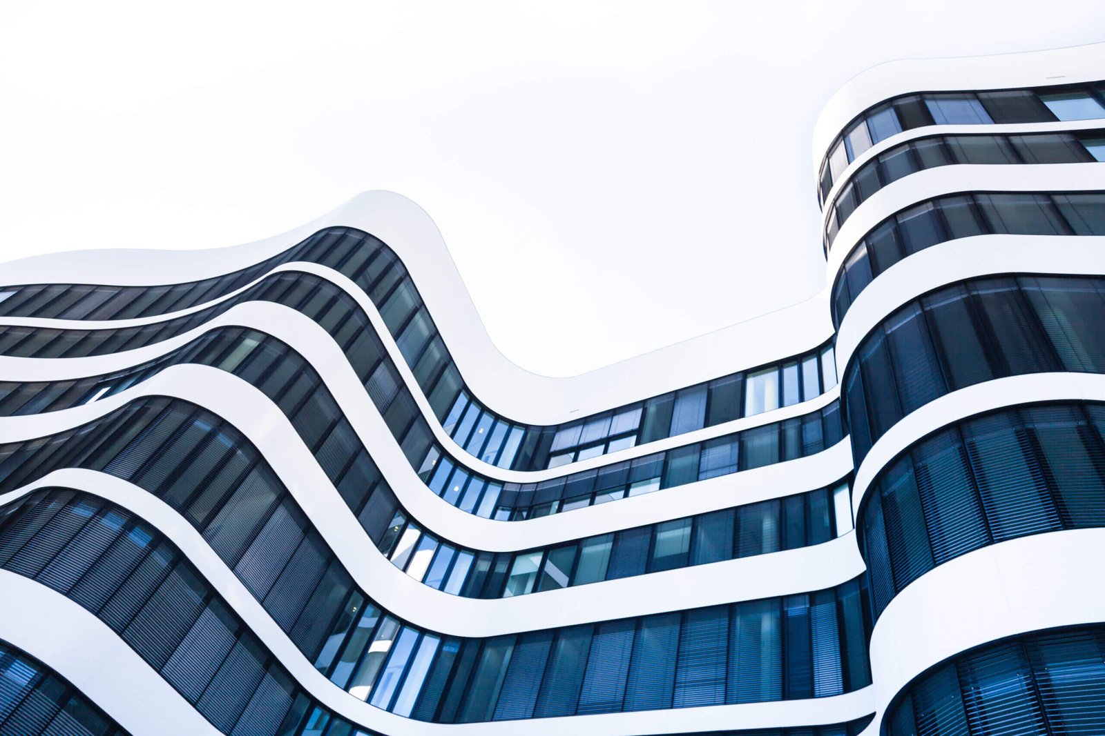 bürogebäude, modernes hochhaus